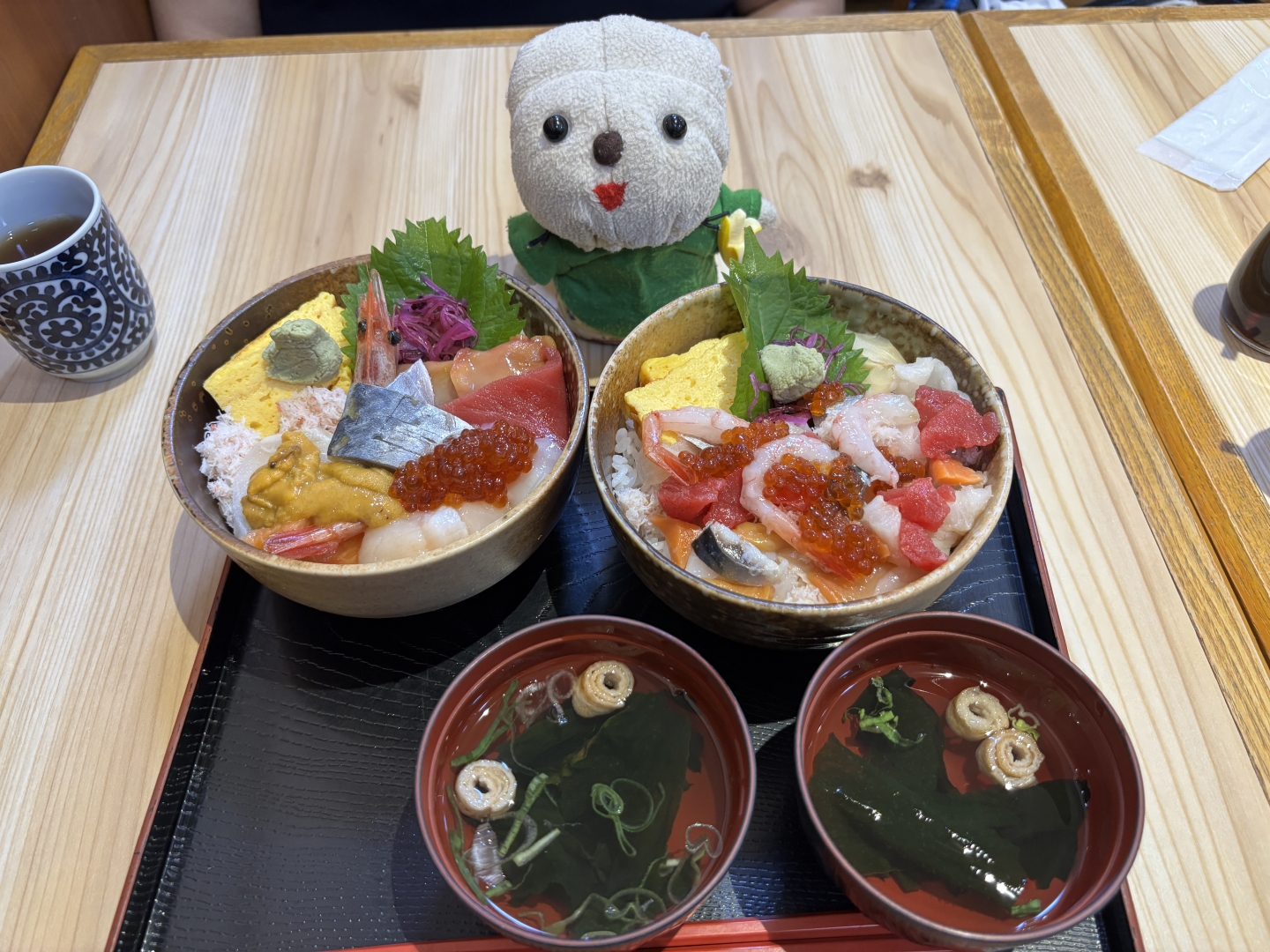 海鮮丼が運ばれてきた