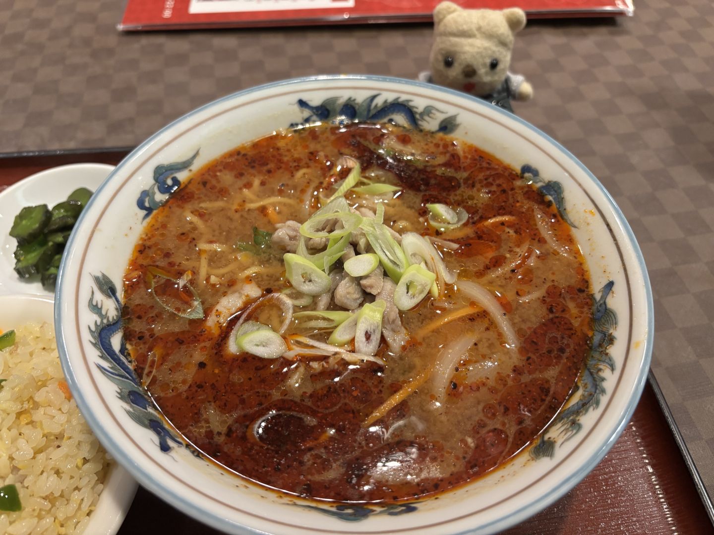 見るからに辛そうなラーメン