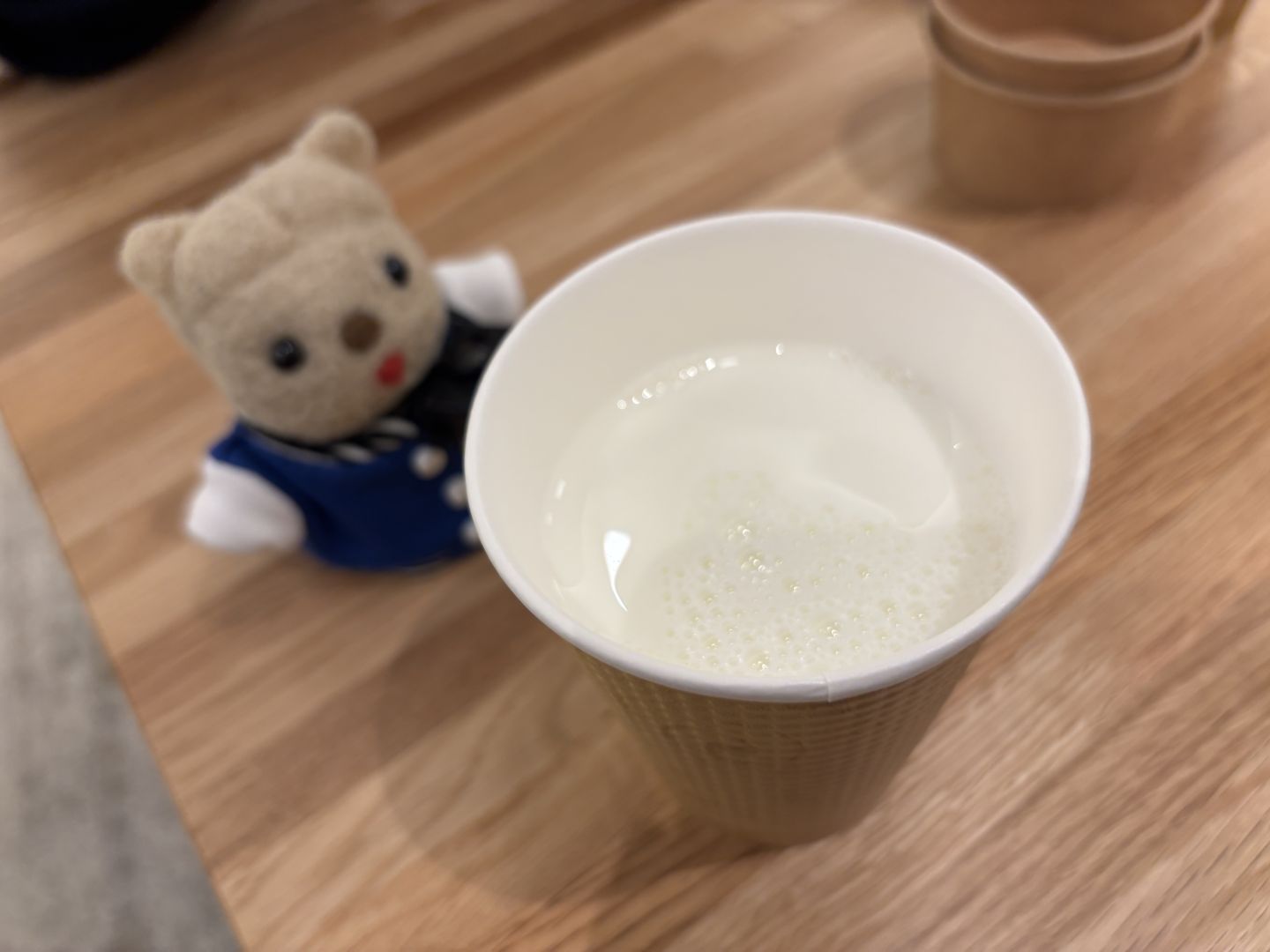 たあ坊君は牛乳を頂くのだ