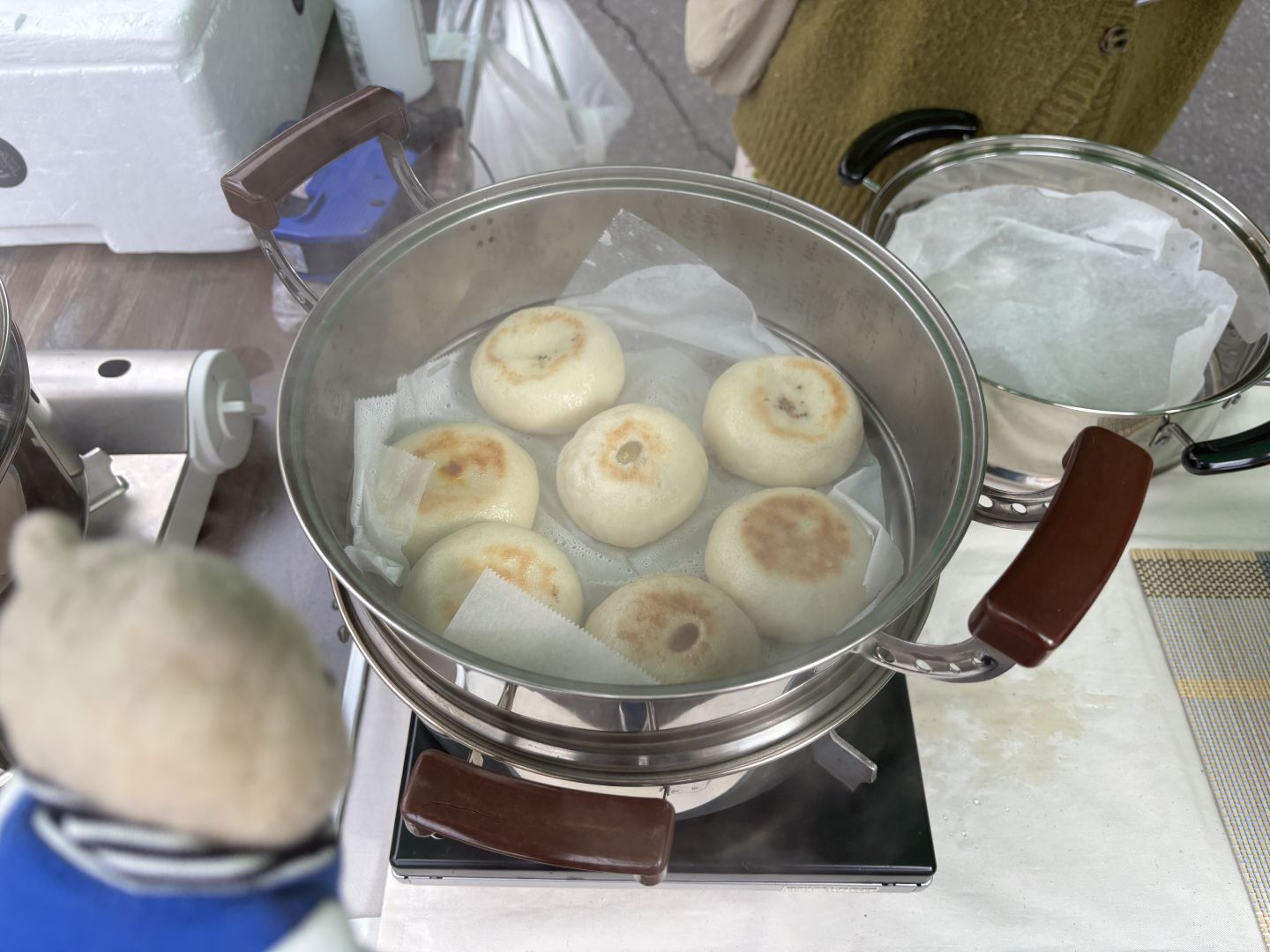 円山おやき満月屋のおやきを買う