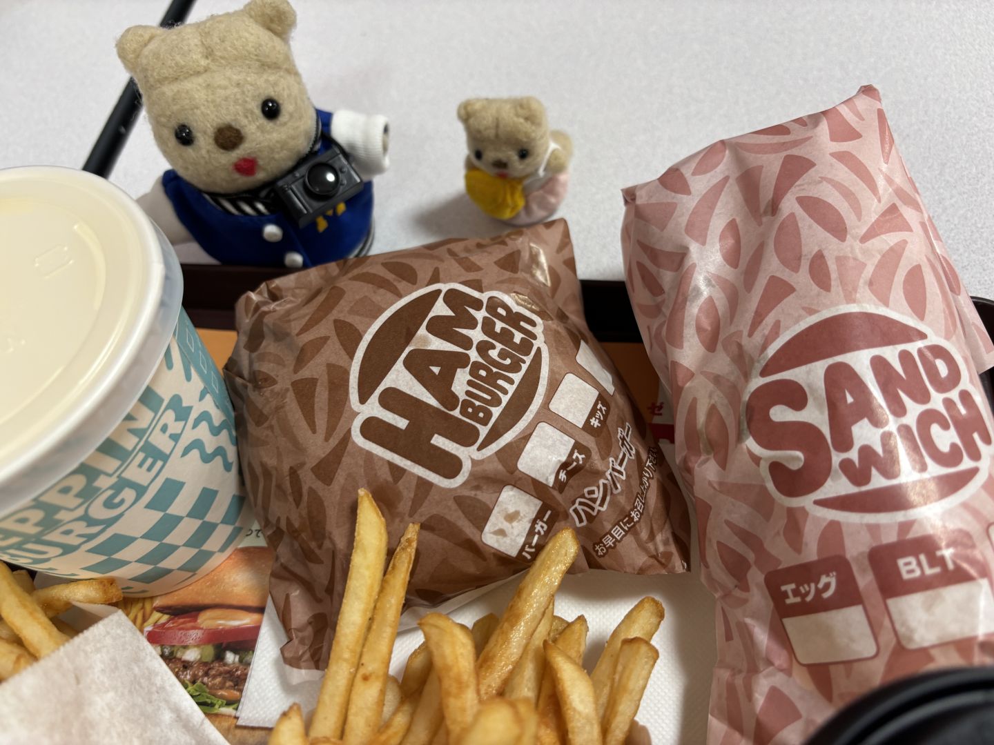 リブサンドとハンバーガー