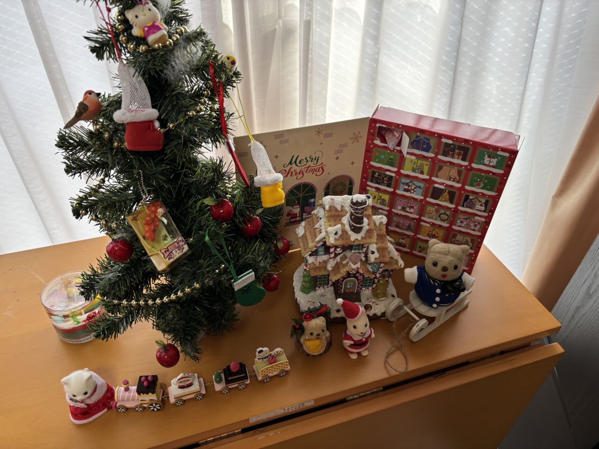 クリスマスツリーと共に飾る