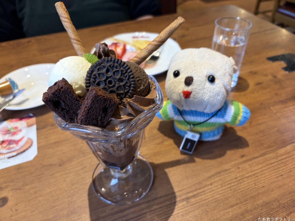 チョコレートパフェをいただく