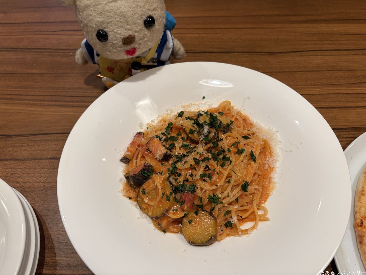 農家のベーコンと下川六〇酵素卵のフィレンツェ風トマトソース